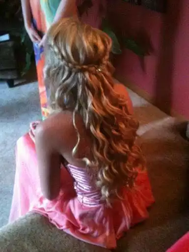 Play APK Prom hairstyles  and enjoy Prom hairstyles with UptoPlay com.PromHairstyles.devoscar.app