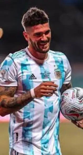 Play Rodrigo De Paul Wallpaper 4K as an online game Rodrigo De Paul Wallpaper 4K with UptoPlay