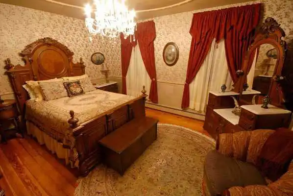 Play Romantic Bedroom Decoration