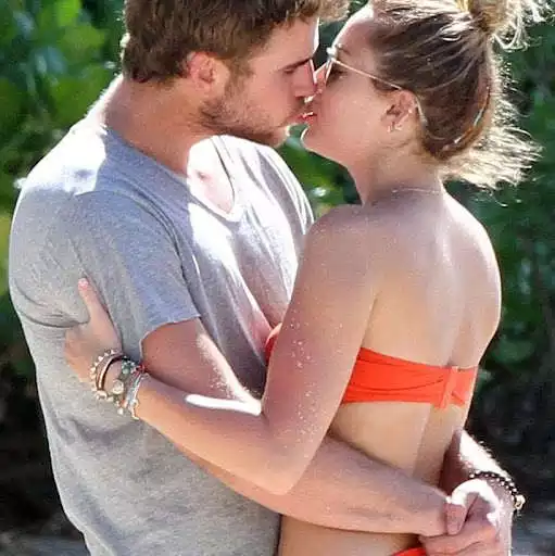 Play Romantic Pictures  and enjoy Romantic Pictures with UptoPlay
