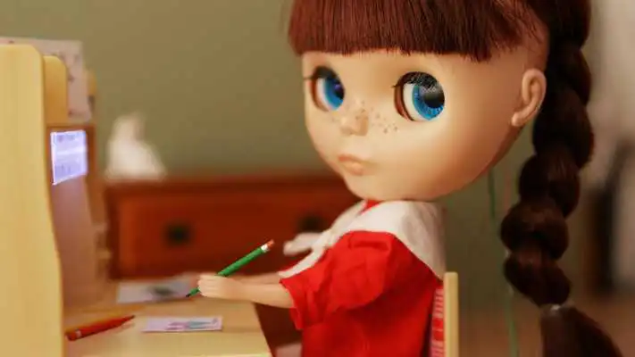 Play Sad doll. Live wallpaper