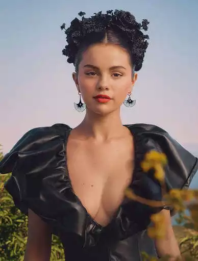 Play Selena Gomez wallpaper as an online game Selena Gomez wallpaper with UptoPlay
