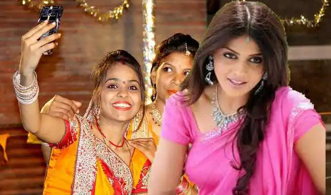 Play Selfie With Amala Paul