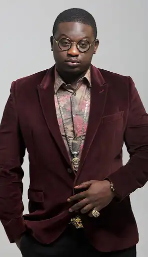 Play Selfie with Wande Coal  and enjoy Selfie with Wande Coal with UptoPlay