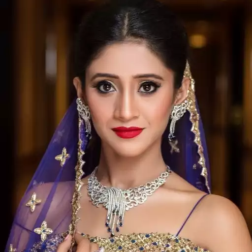 Play Shivangi Joshi HD Wallpapers APK