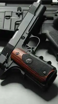 Play Shootout Guns Live Wallpaper
