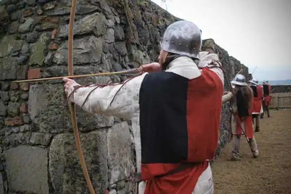 Play Siege at Carrickfergus Castle Play Siege at Carrickfergus Castle