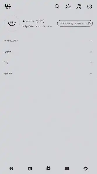 Play Simple gray smile theme as an online game Simple gray smile theme with UptoPlay
