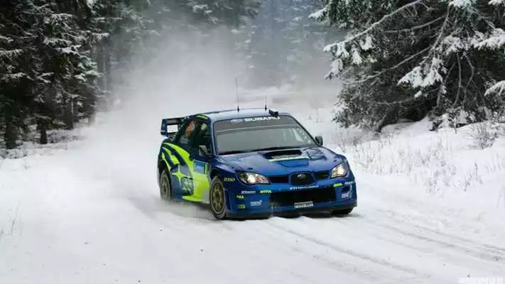 Play Snow Rally Car Wallpaper