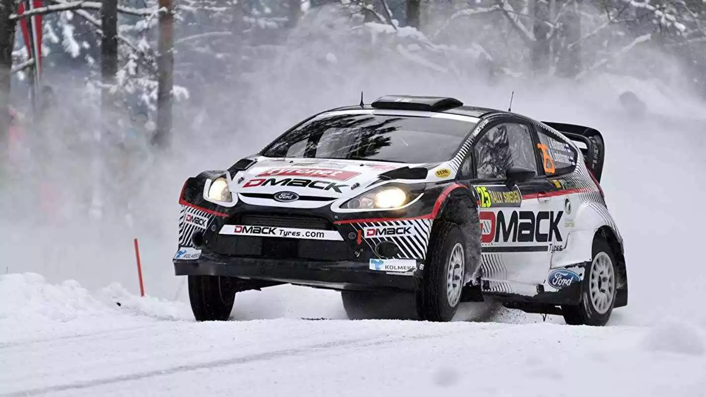 Play Snow Rally Car Wallpaper