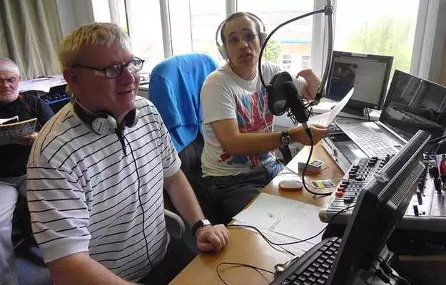 Play Spiral Wave Radio