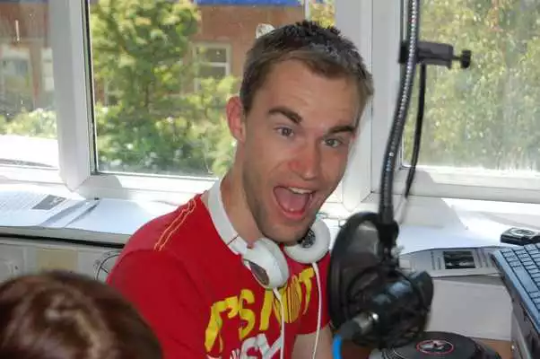 Play Spiral Wave Radio