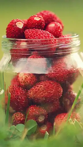 Play Strawberry Live Wallpaper