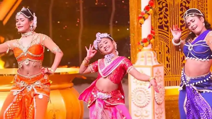 Play Super Dancer as an online game Super Dancer with UptoPlay