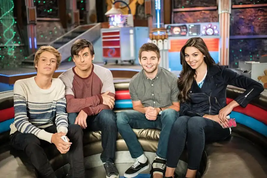 Play The Thundermans Wallpaper 4K as an online game The Thundermans Wallpaper 4K with UptoPlay