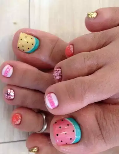 Play toe nail designs as an online game toe nail designs with UptoPlay