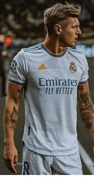 Play Toni Kroos Wallpapers 4K HD  and enjoy Toni Kroos Wallpapers 4K HD with UptoPlay