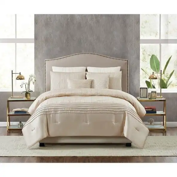 Play Transitional Bedroom as an online game Transitional Bedroom with UptoPlay