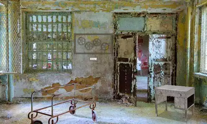 Play Trenton State Hospital Escape