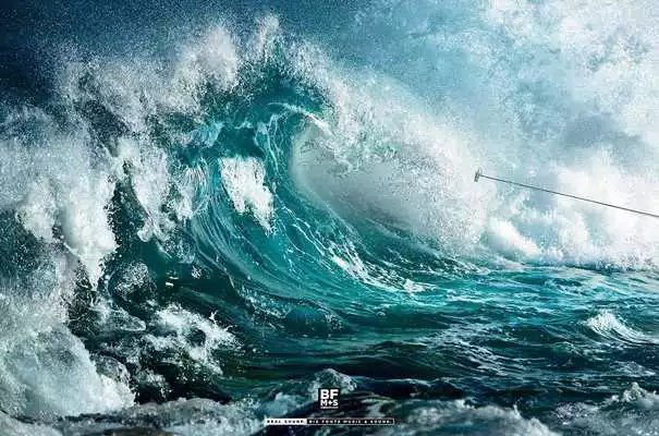 Play Tsunami Live Wallpaper