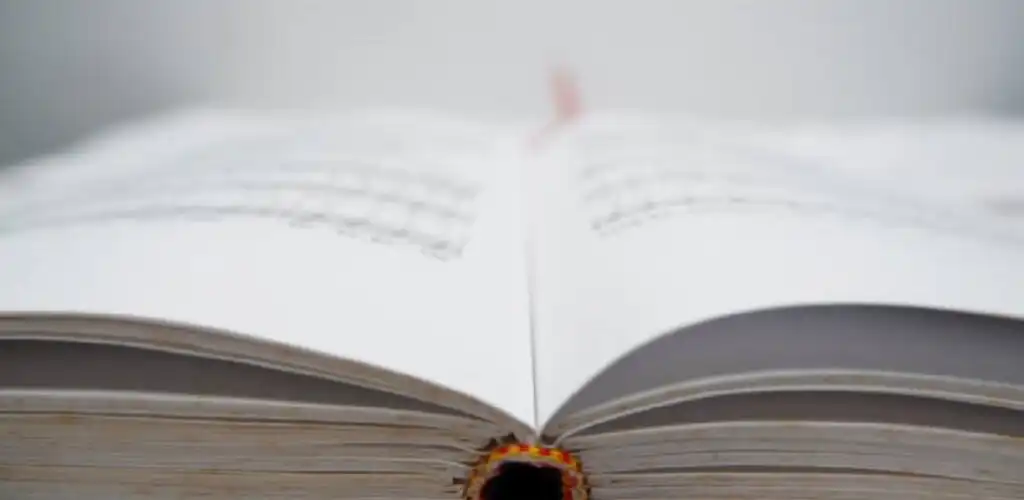 Play Tswana Bible - Nw n Old. as an online game Tswana Bible - Nw n Old. with UptoPlay