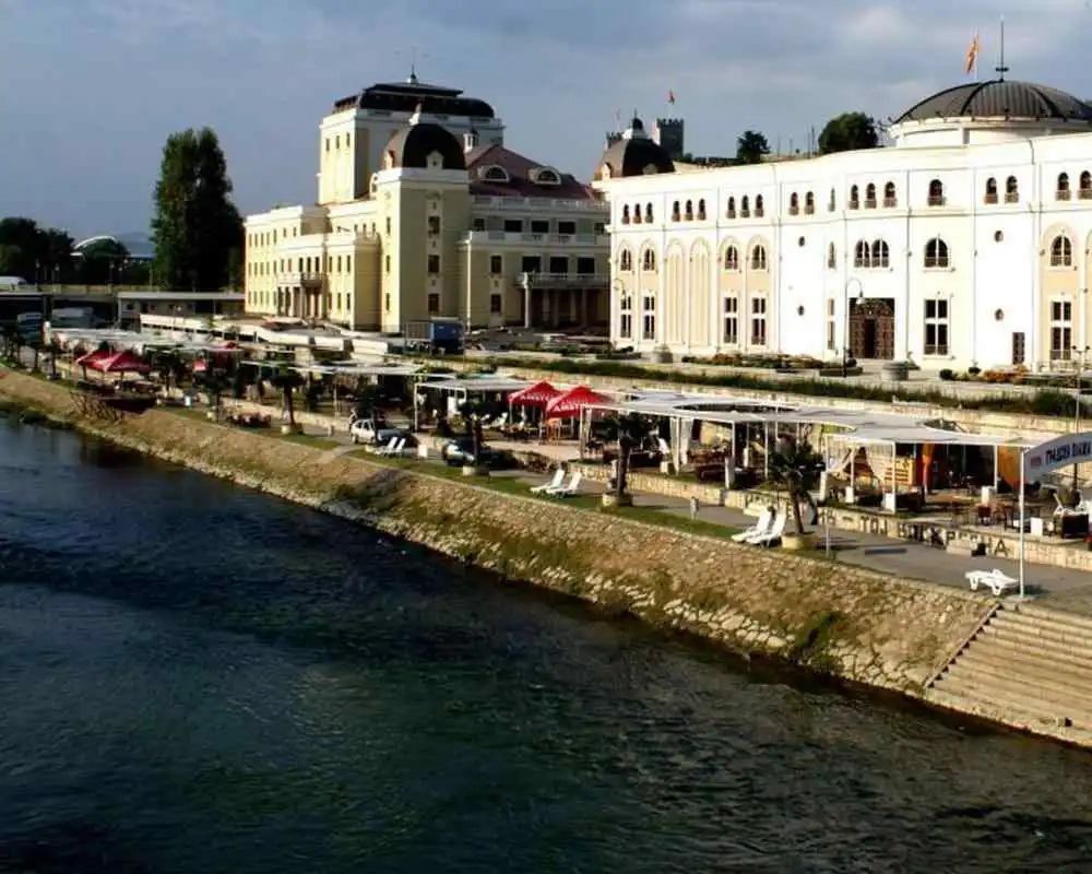 Play Vardar River Wallpaper