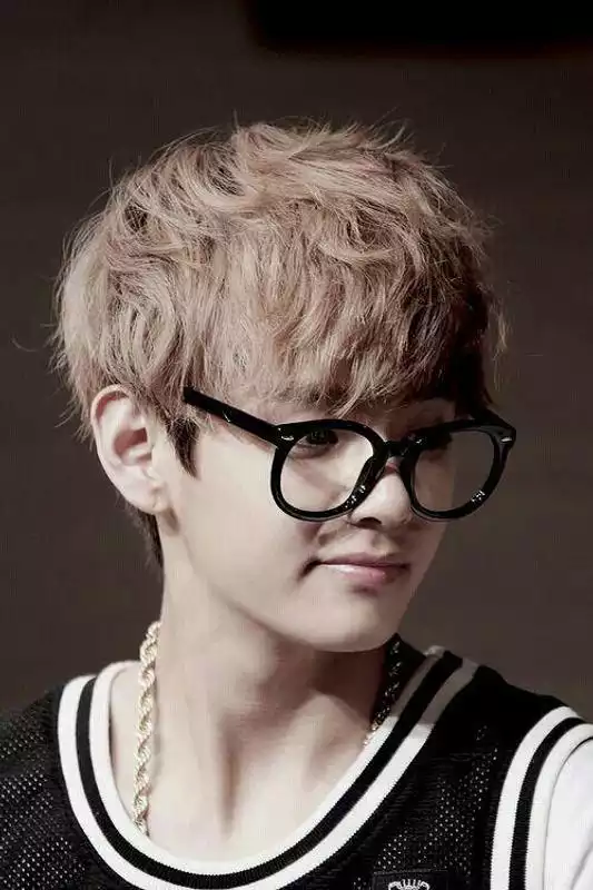 Play V BTS Wallpaper