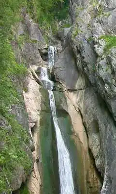 Play Very beautiful waterfall