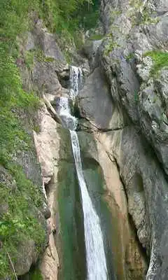 Play Very beautiful waterfall