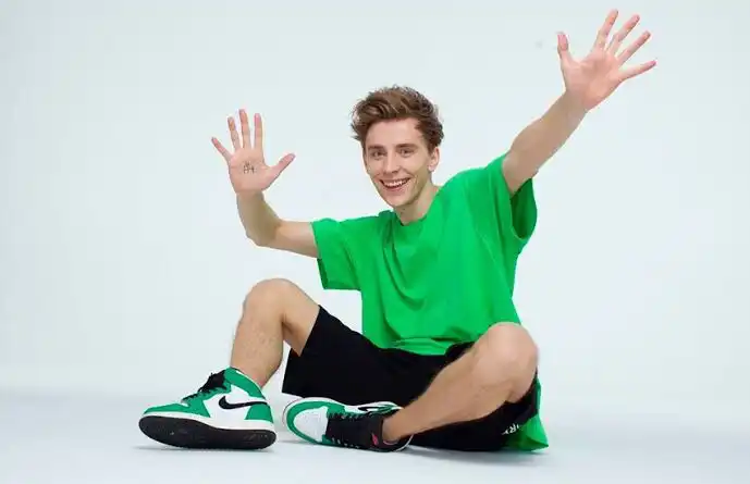 Play Vlad Bumaga A4  and enjoy Vlad Bumaga A4 with UptoPlay