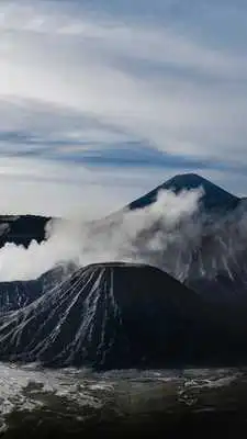 Play Volcano Wallpaper