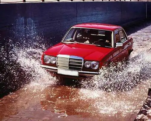 Play Wallpaper Mercedes EClassW123