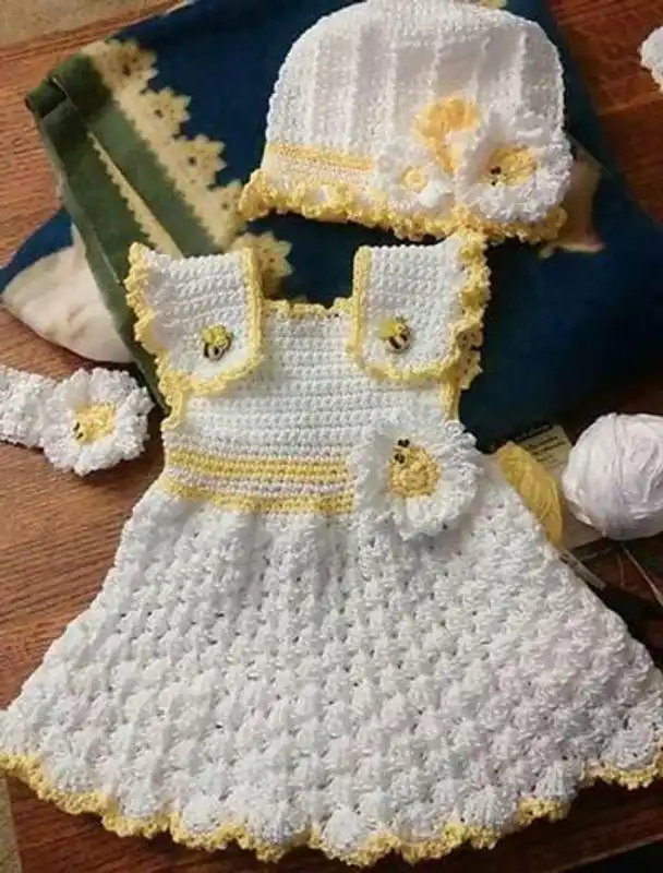 Play Women Knitted Baby Clothes