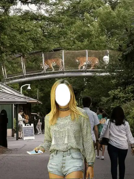 Play Women Zoo Selfie as an online game Women Zoo Selfie with UptoPlay