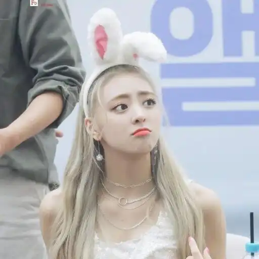 Play Yuna Itzy WAStickerApps APK