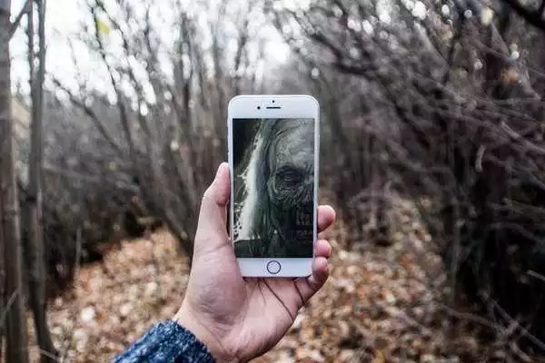 Play Zombie Wallpaper